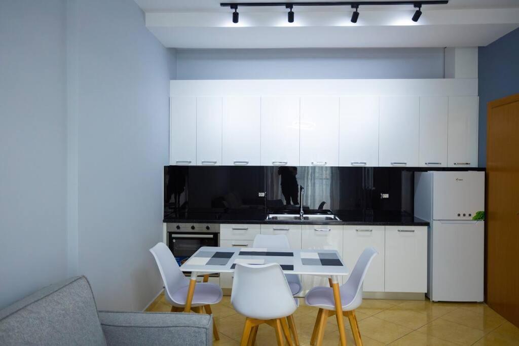Apartment In Vlore Kejvi Bagian luar foto